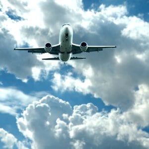 La Argentina mantiene la presión fiscal más alta de la región sobre los pasajes aéreos internacionales, con una carga equivalente al 37% de la tarifa base