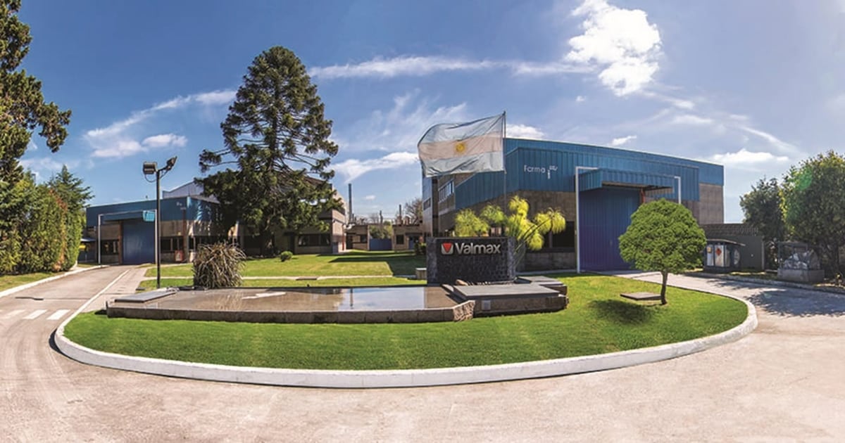Laboratorio Valmax paraliza su planta en Ituzaingó, despide a la mitad de su personal y arrastra 196 cheques sin fondo por más de 156 millones de pesos